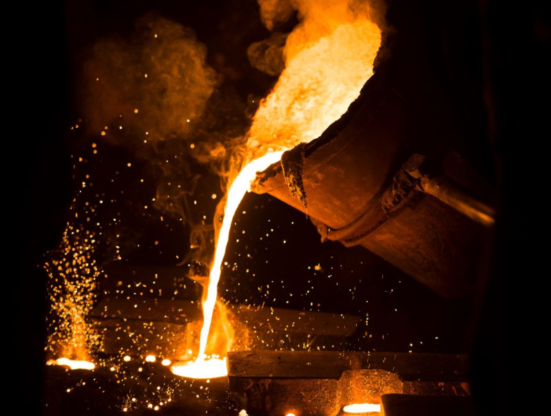 Molten metal for casting
